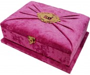 279 PEMBE - MÜHÜRLÜ ORTA BOY SÜNGERLİ HEDİYELİK SANDIKLI KURAN-I KERİM 279 PEMBE - MÜHÜRLÜ ORTA BOY SÜNGERLİ HEDİYELİK SANDIKLI KURAN-I KERİM