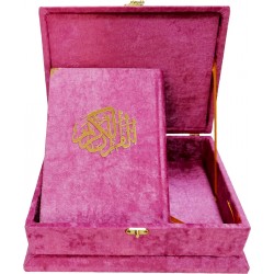 279 PEMBE - MÜHÜRLÜ ORTA BOY SÜNGERLİ HEDİYELİK SANDIKLI KURAN-I KERİM 279 PEMBE - MÜHÜRLÜ ORTA BOY SÜNGERLİ HEDİYELİK SANDIKLI KURAN-I KERİM