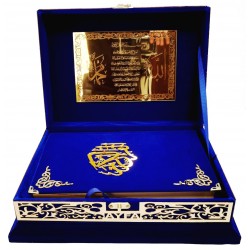 289PL LACİVERT - ÇEYİZLİK VEYA HEDİYELİK AHŞAP KADİFE SANDIKLI (Pleksili) KURAN-I KERİM 289PL LACİVERT - ÇEYİZLİK VEYA HEDİYELİK AHŞAP KADİFE SANDIKLI (Pleksili) KURAN-I KERİM