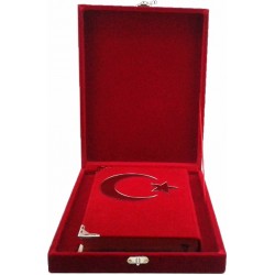 189 BAYRAK - AY YILDIZLI KADİFE PLAKETLİ KUR' AN-I KERİM